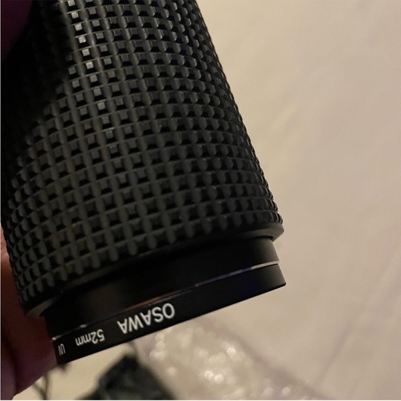 TOKINA Black Zoom Lens with Essential Accessories - Picture 10 of 16